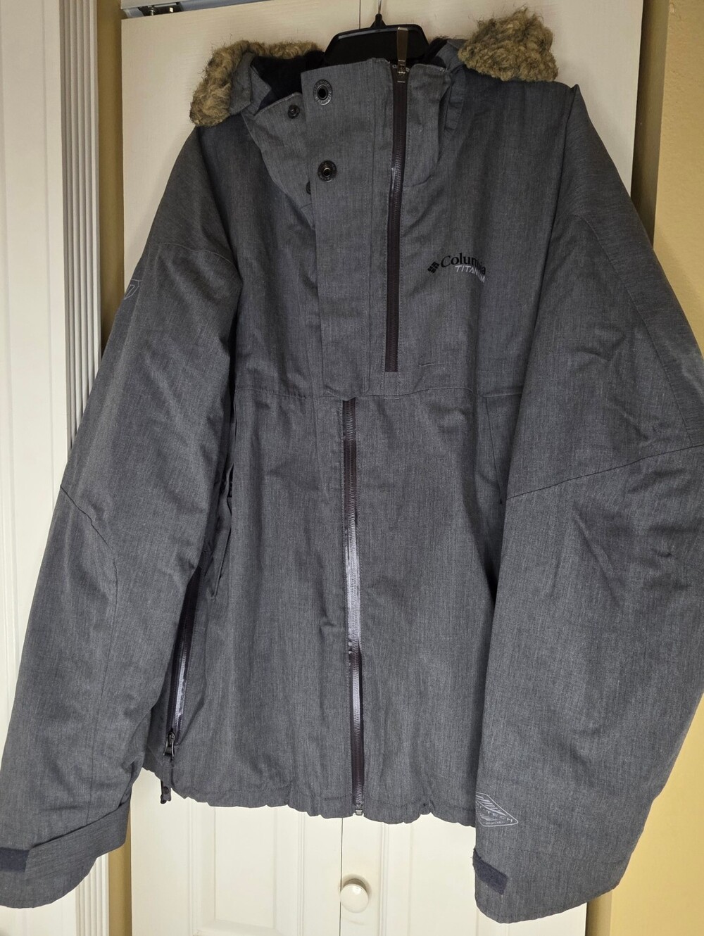 Columbia Men's Gray Insulated Ski Snowboard Jacket